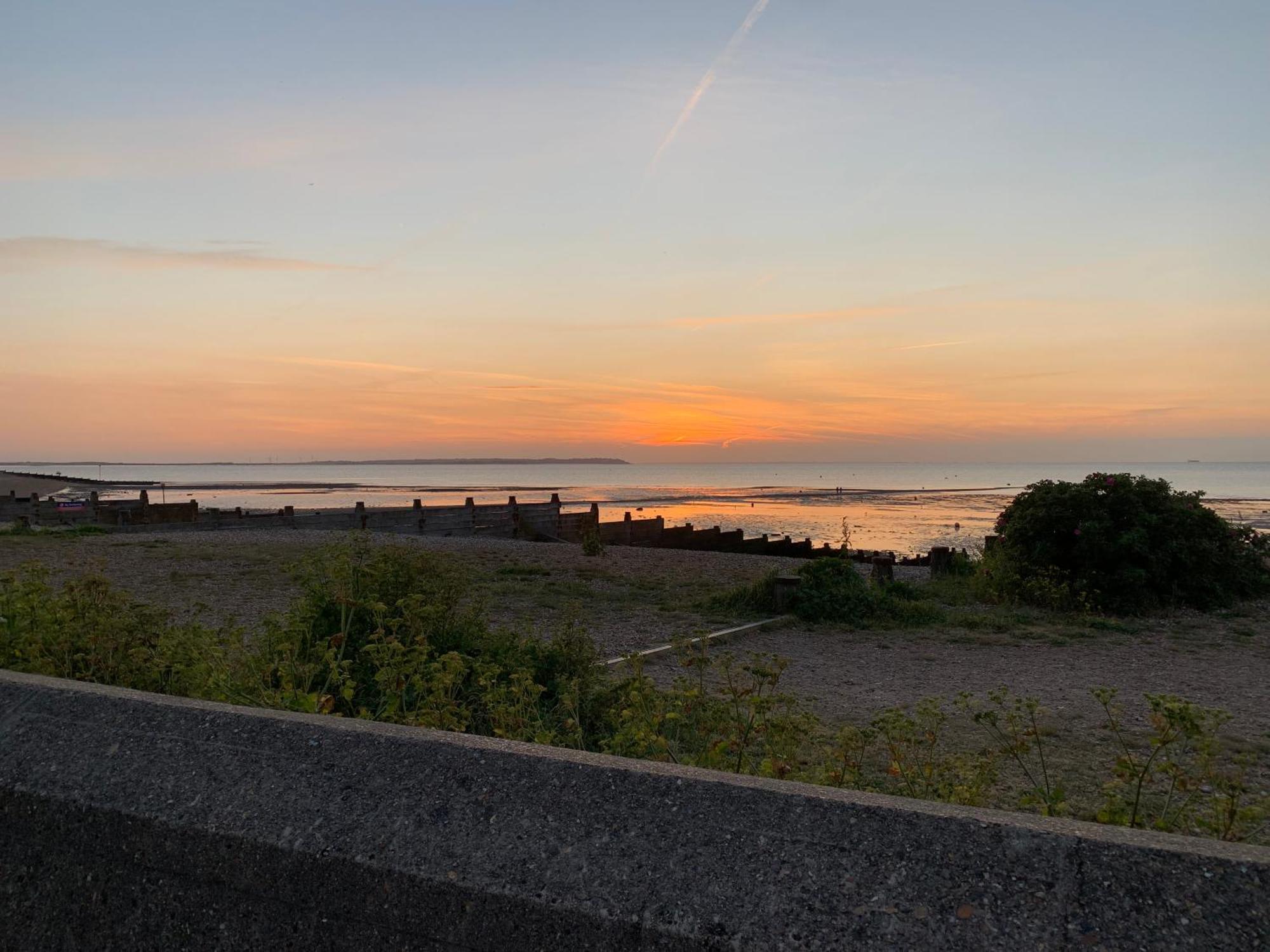 Salty Shore By The Beach In Whitstable Bagian luar foto